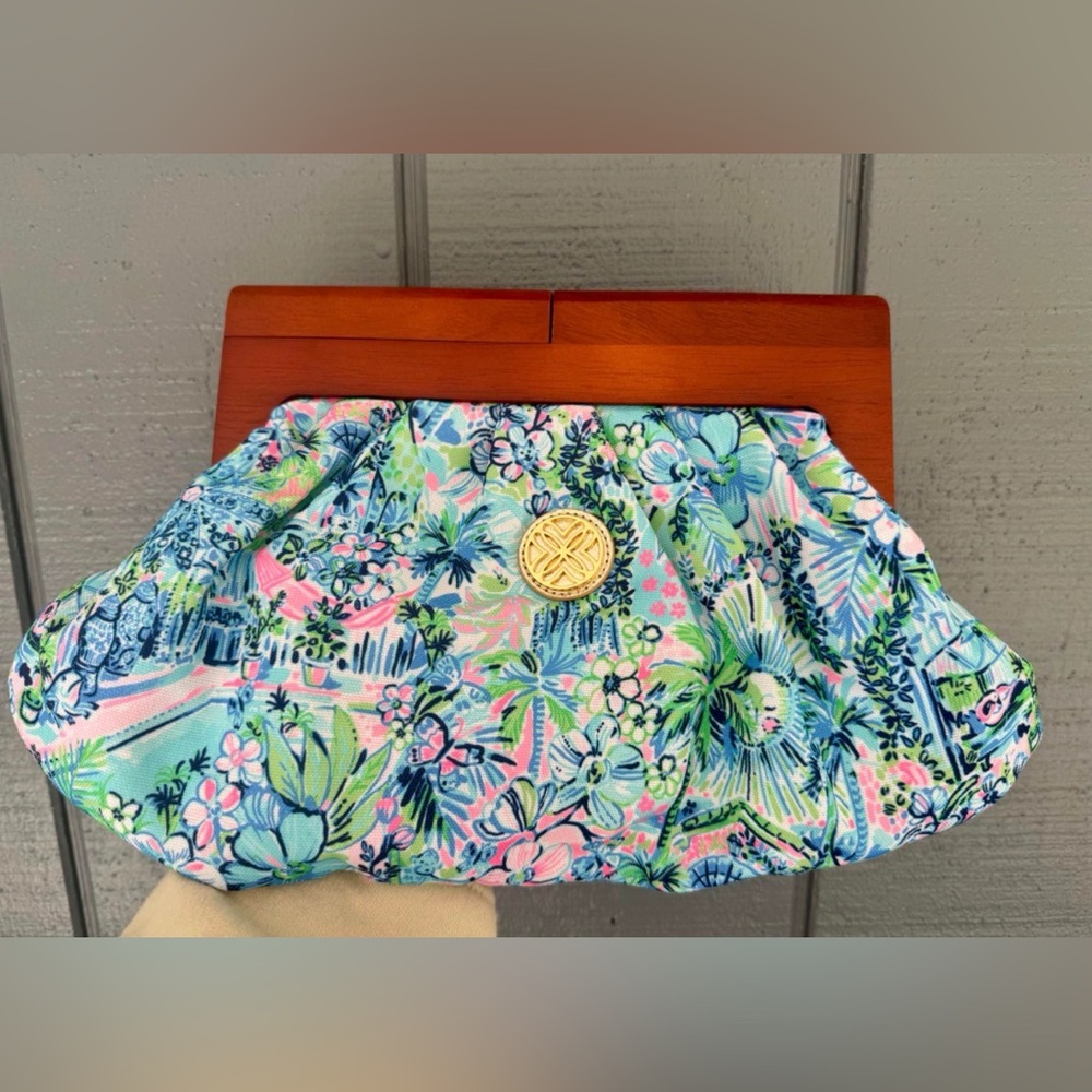 Lilly Pulitzer Print Lilly’s House Bermuda clutch